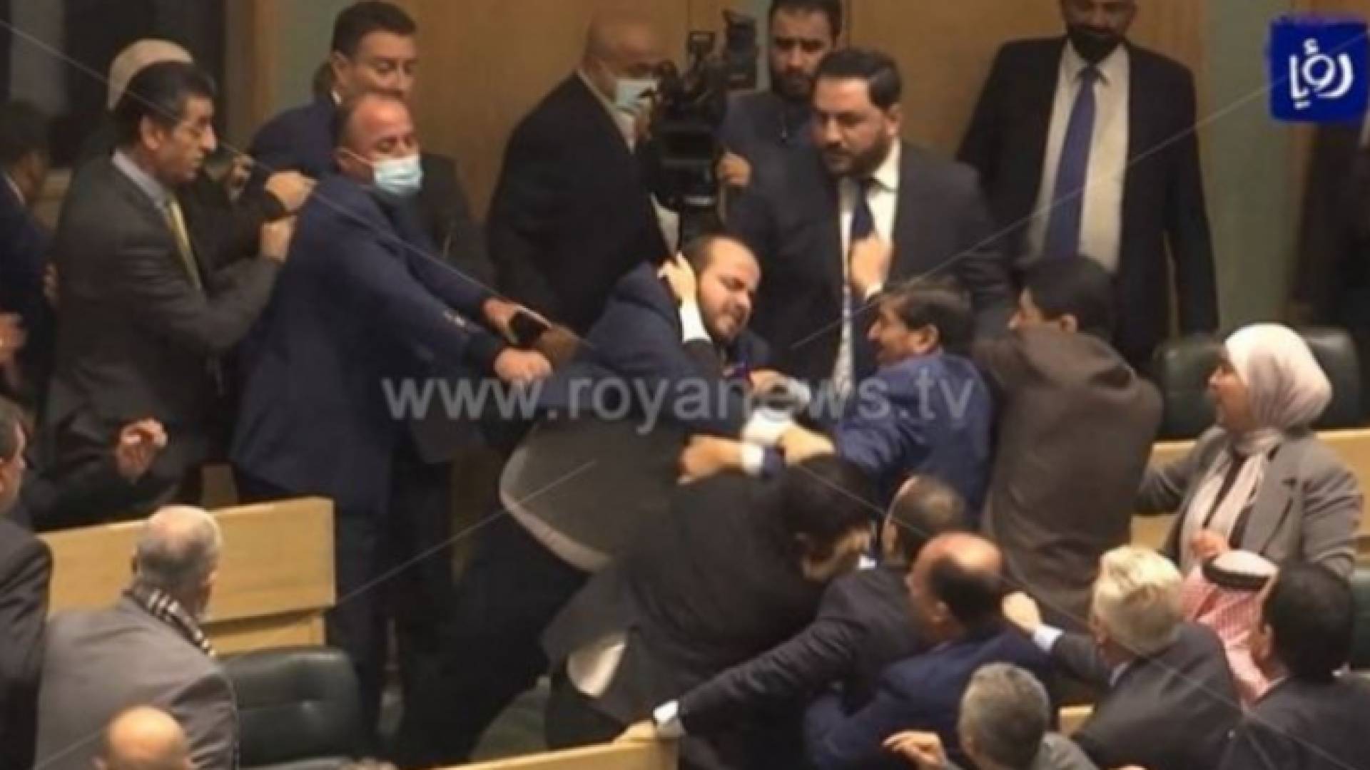 مشهد من مشاجرة النواب