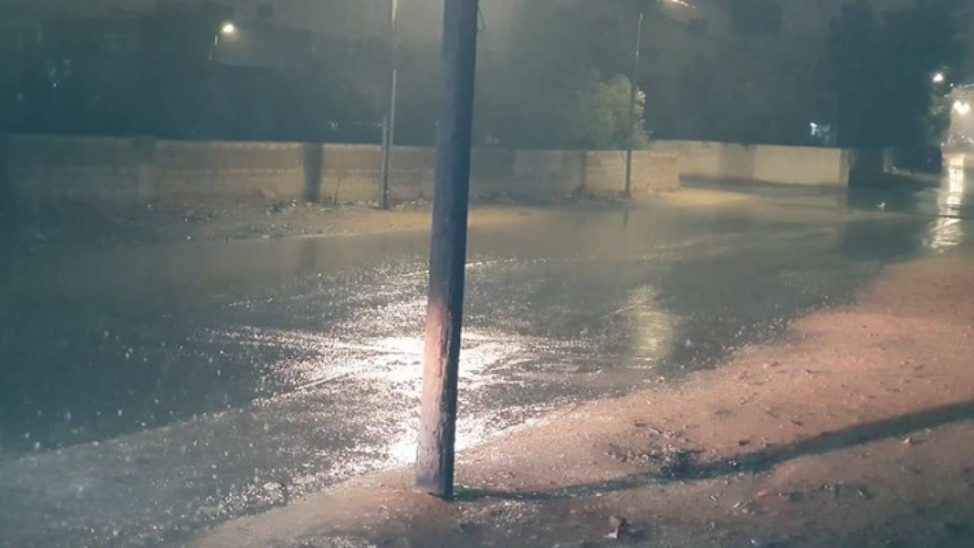 تساقط غزير للأمطار في المفرق مساء السبت