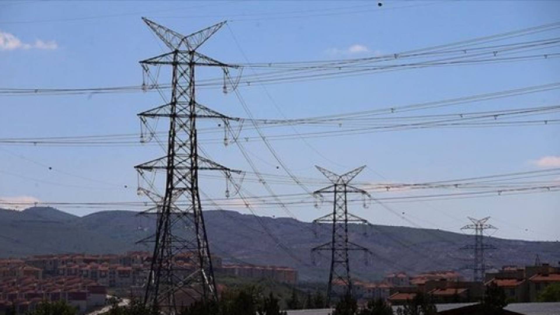 أعمدة كهرباء - ارشيفية