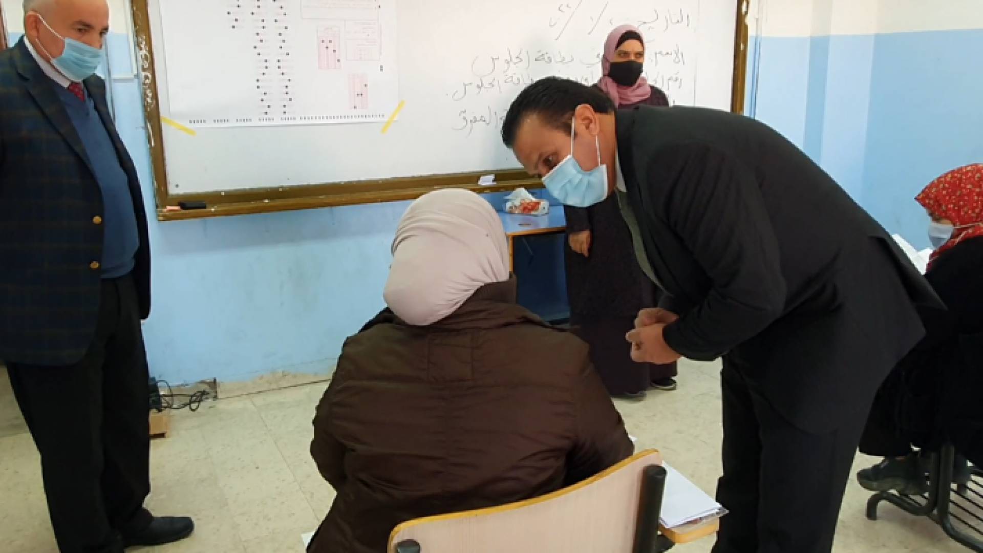 العجارمة يتفقد سير الامتحانات التكميلية للطلبة السوريين في المفرق