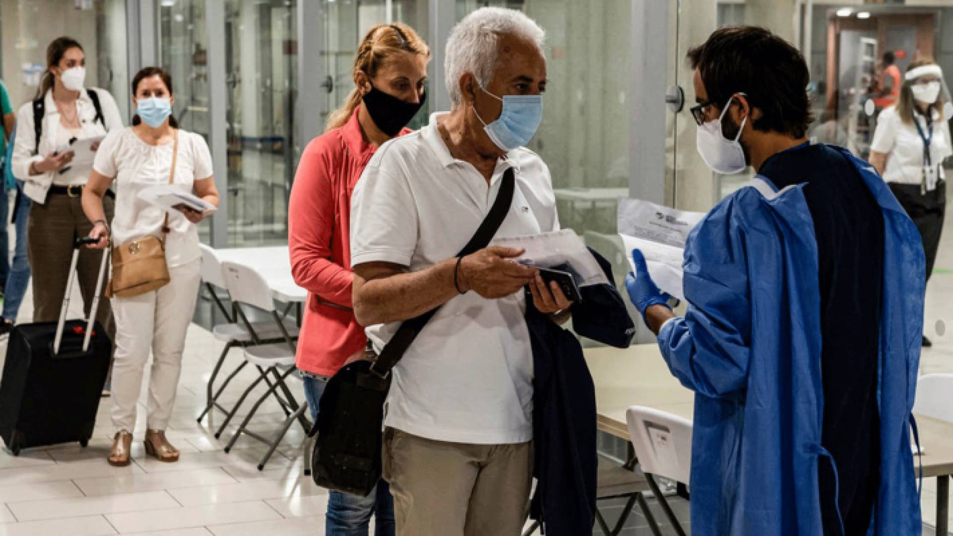 قبرص تدرس تشديد قيود احتواء كورونا مع تسجيلها أعلى نسبة إصابة في العالم