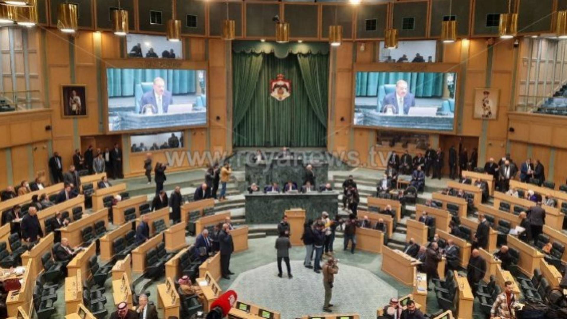 نواب يعترضون على عدم السماح لهم بالتصويت على كل فقرة من التعديلات الدستورية