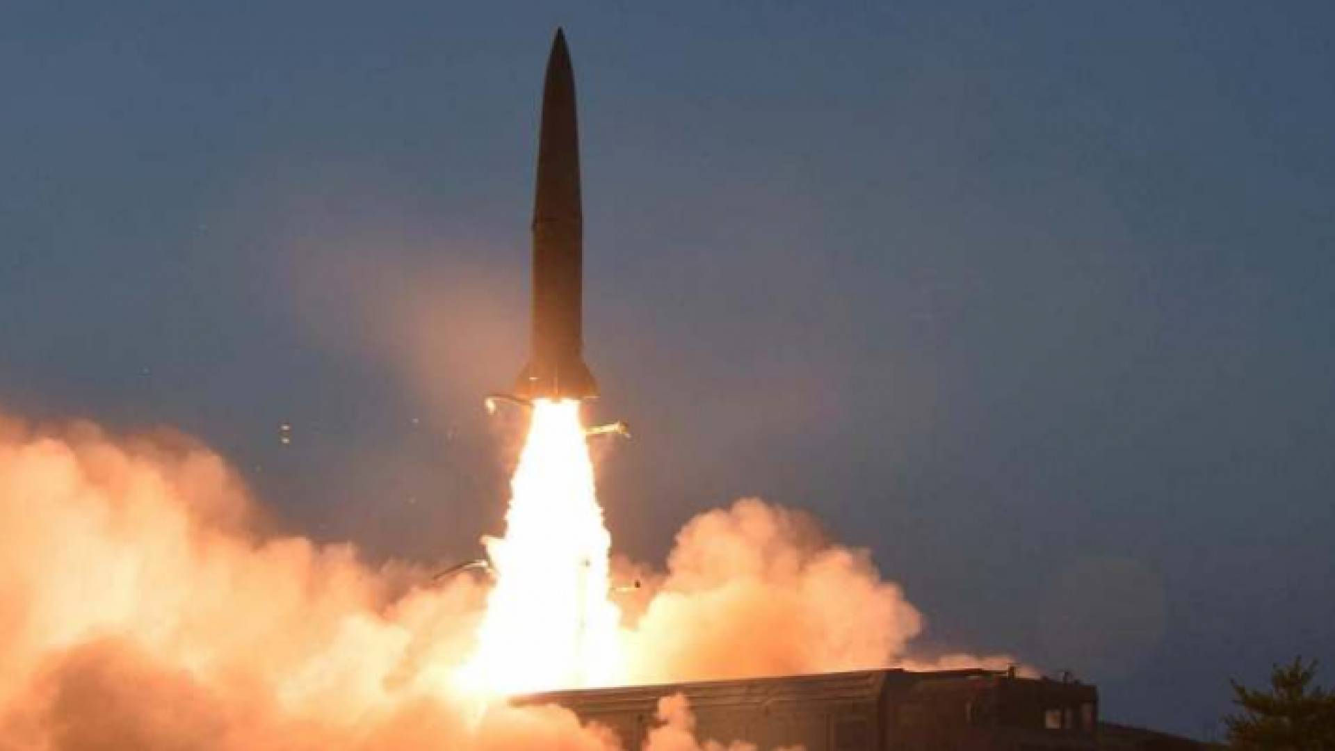 اطلاق صاروخ - ارشيفية