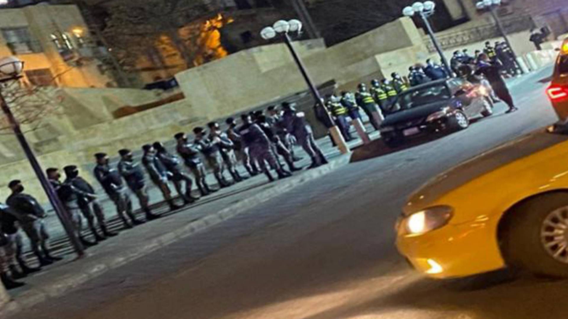 تواجد أمني كثيف في محيط ساحة العين بالسلط