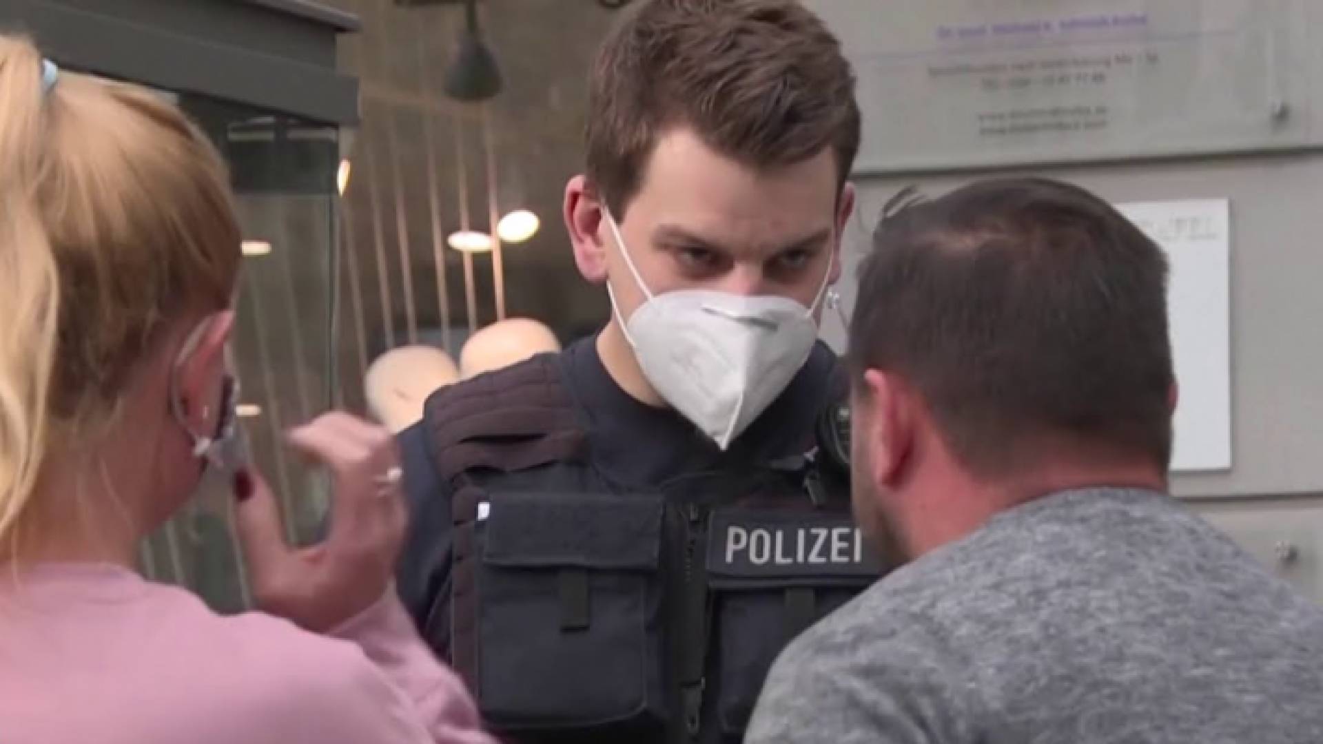 قيود جديدة في ألمانيا على رواد المطاعم درءا لخطر اوميكرون