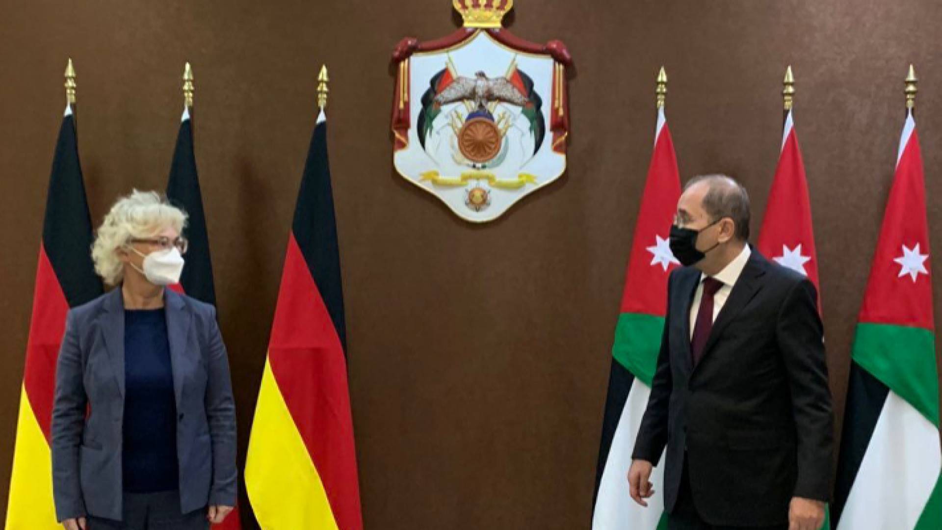 الصفدي يجري مباحثات مع وزيرة الدفاع الألمانية كريستين لامبرخت