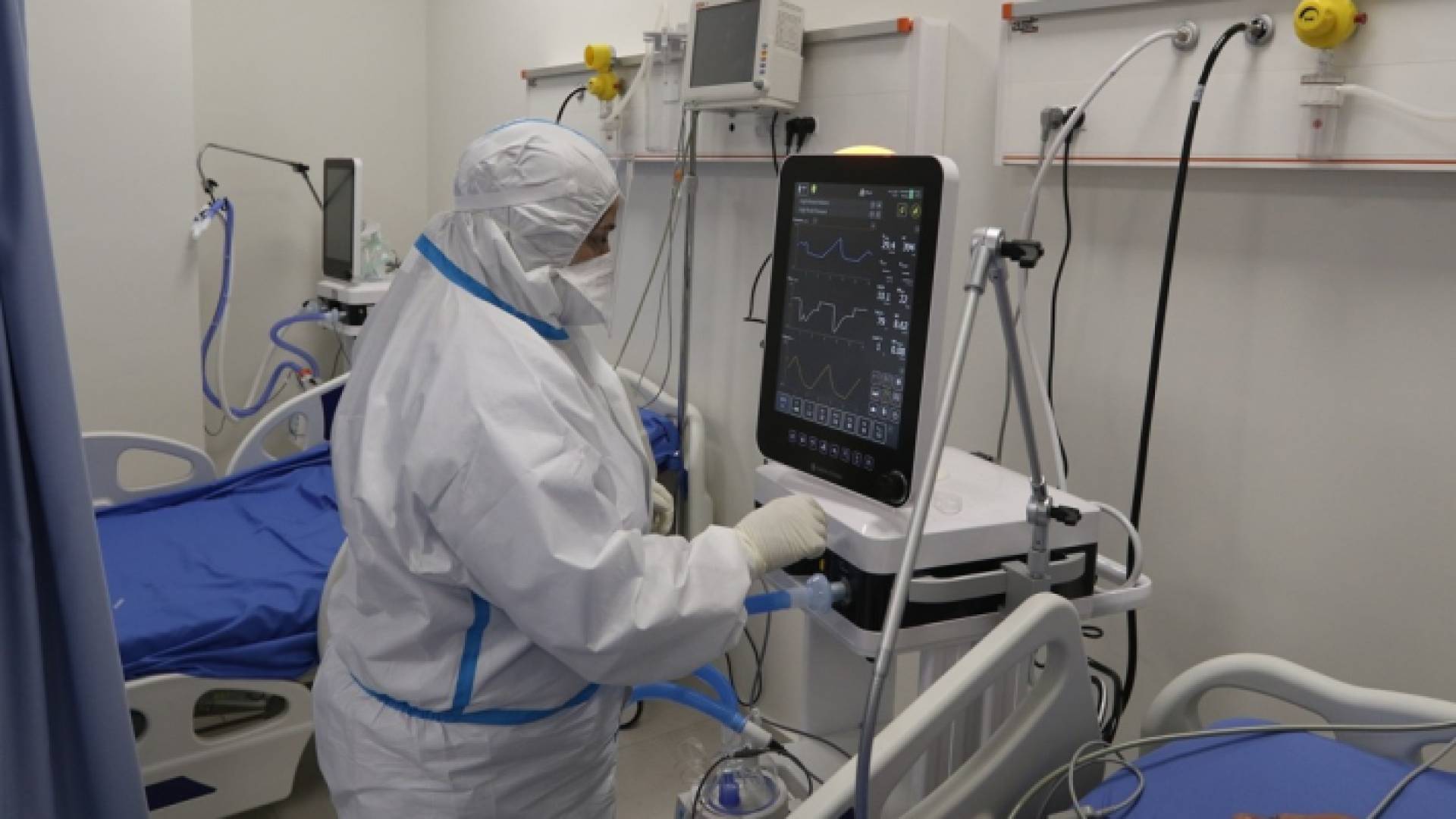 إحدى الكوادر الطبية - ارشيفية