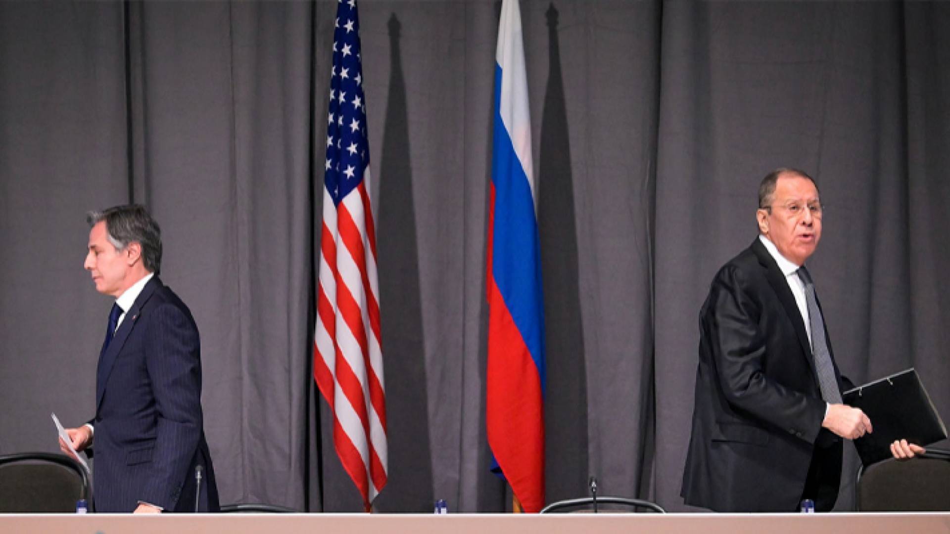 وزيرا الخارجية الأمريكي أنتوني بلينكن والروسي سيرغي لافروف