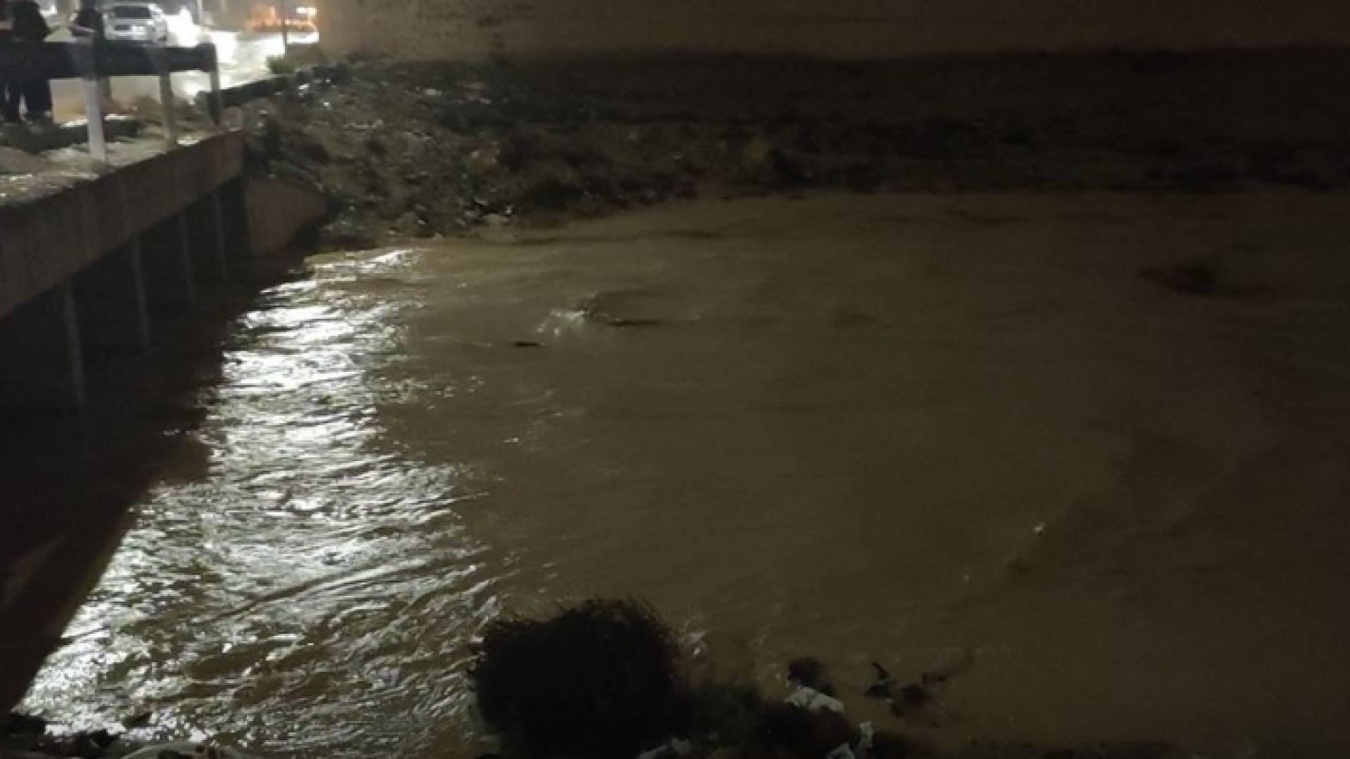 الامن يؤكد ضرورة الابتعاد عن جوانب الأودية وأماكن تشكل السيول