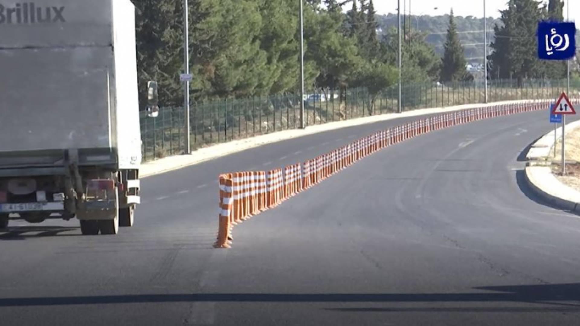 رغم وعود "الأشغال" لرؤيا إلا أن مشكلة شارع الخدمات على طريق المطار ما زالت مستمرة