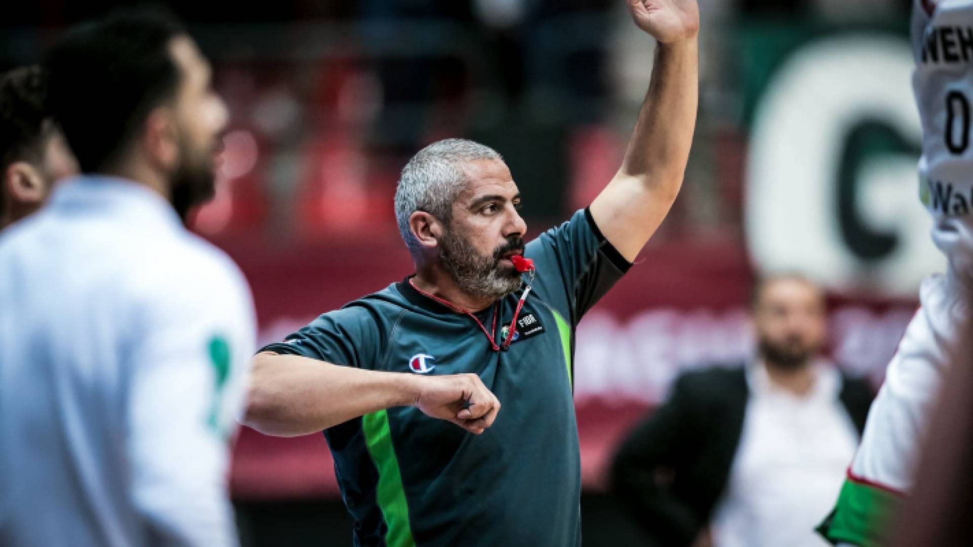 حكم الساحة في مباراة الوحدات والاهلي