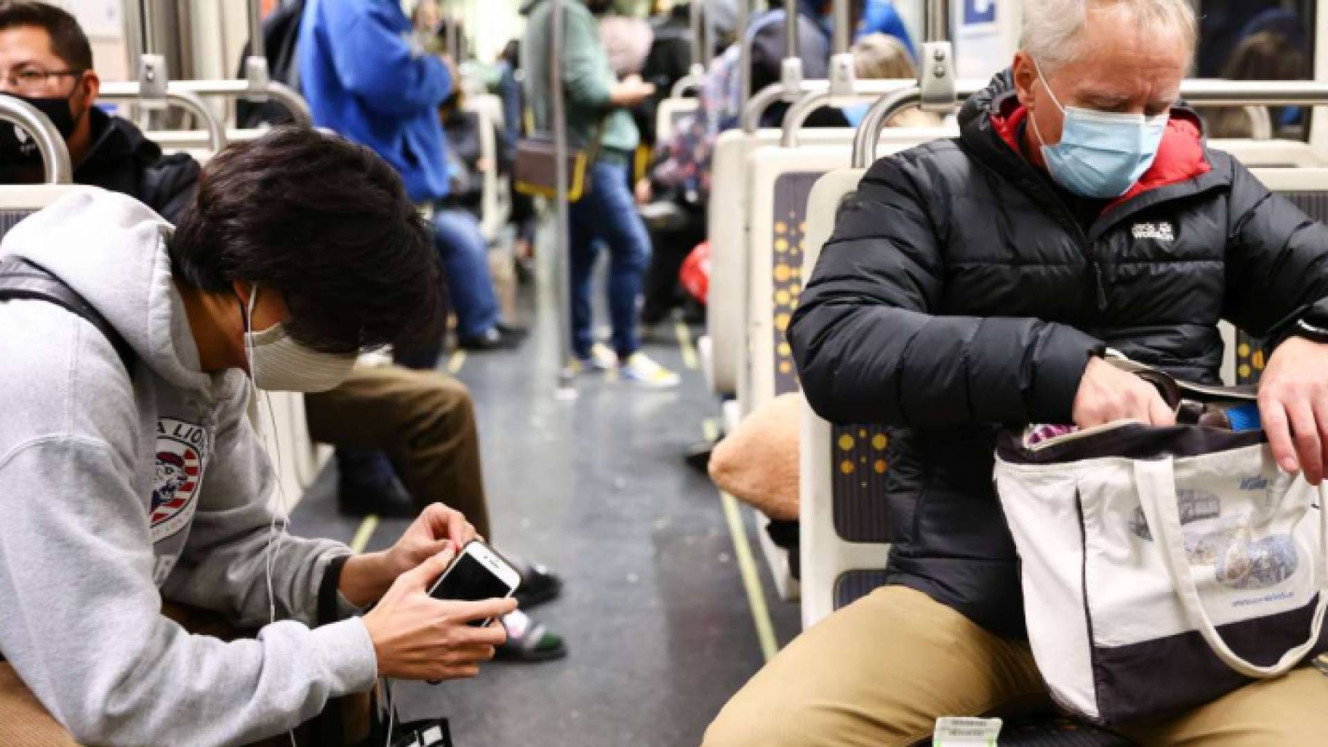 ايطاليا تشدد القيود على غير الملقحين ضد كورونا