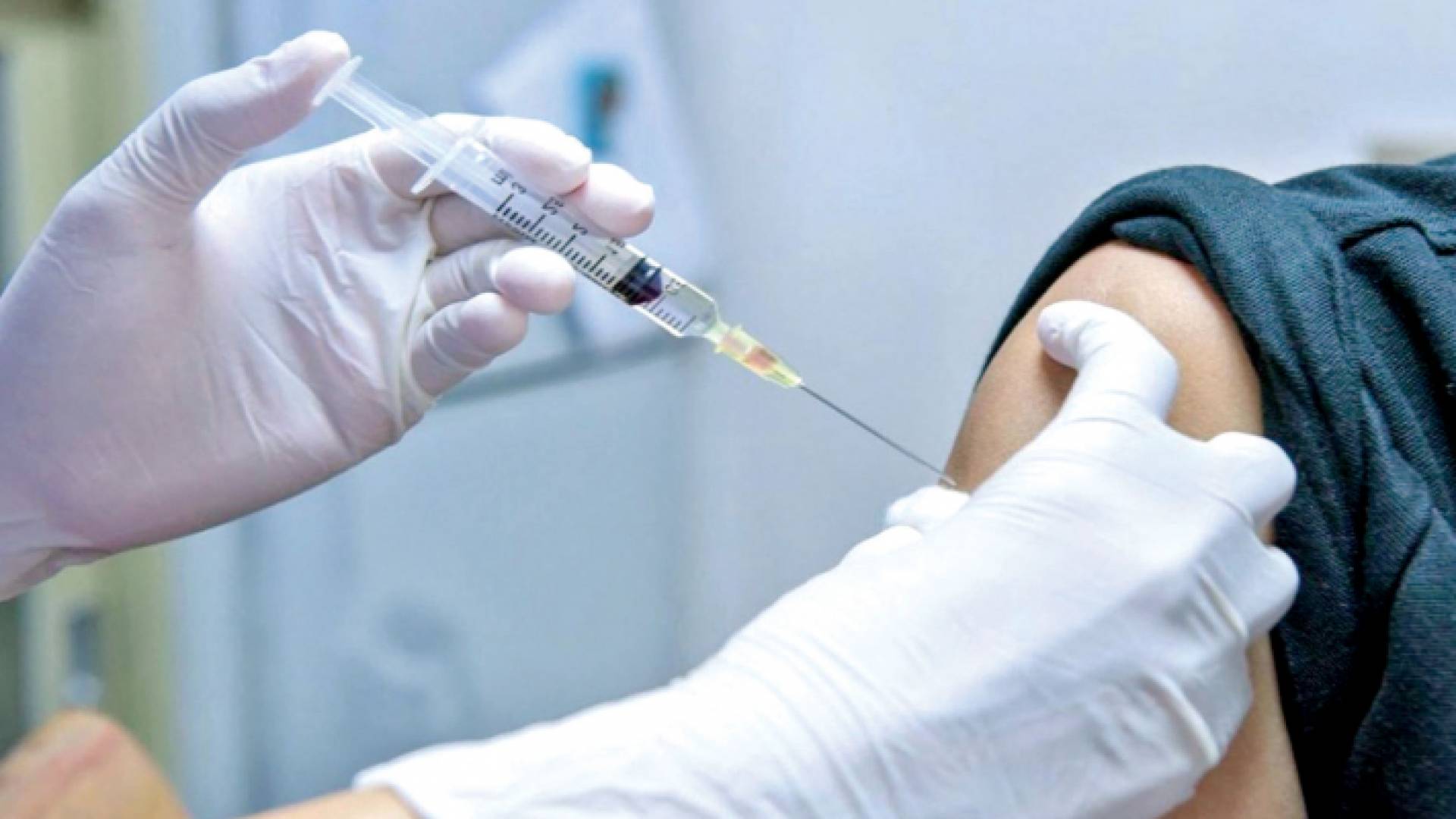 خلال تلقيح أحد الأشخاص