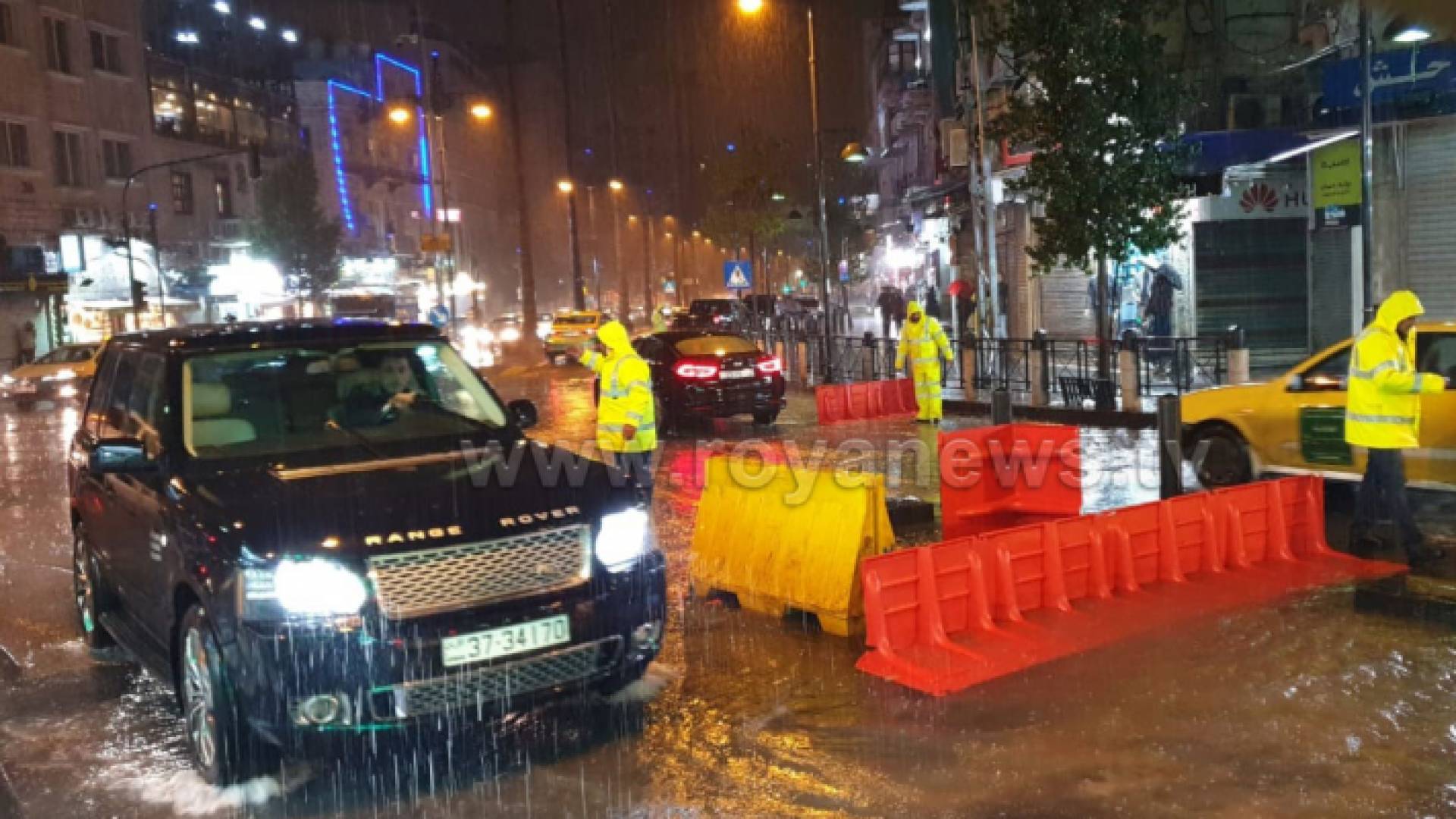 مصدات مائية تعمل على تخفيف حدة جريان مياه الأمطار