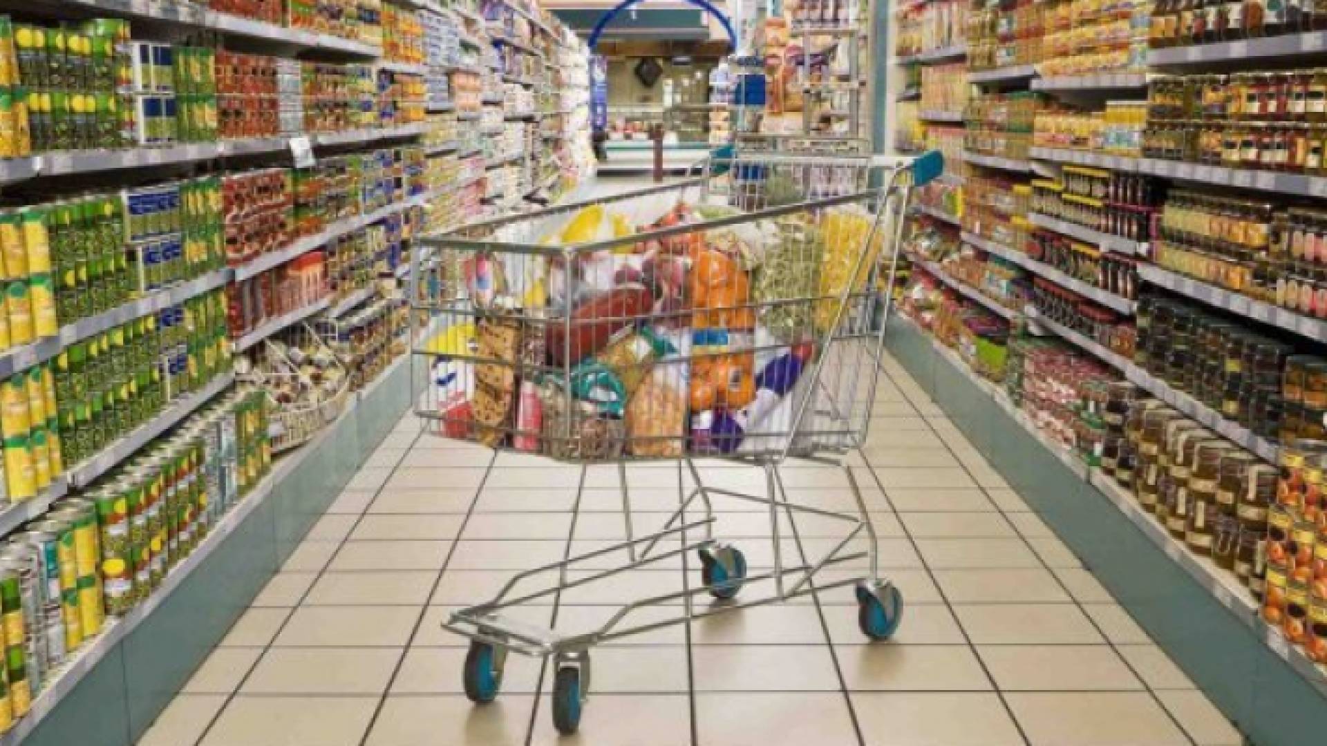 من داخل أحد الأسواق التجارية