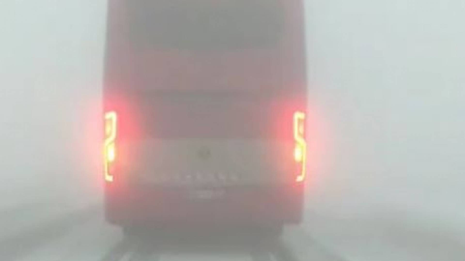 الاشغال تفتح طريق الراجف أمام حافلة سياح علقت بسبب تراكم الثلوج