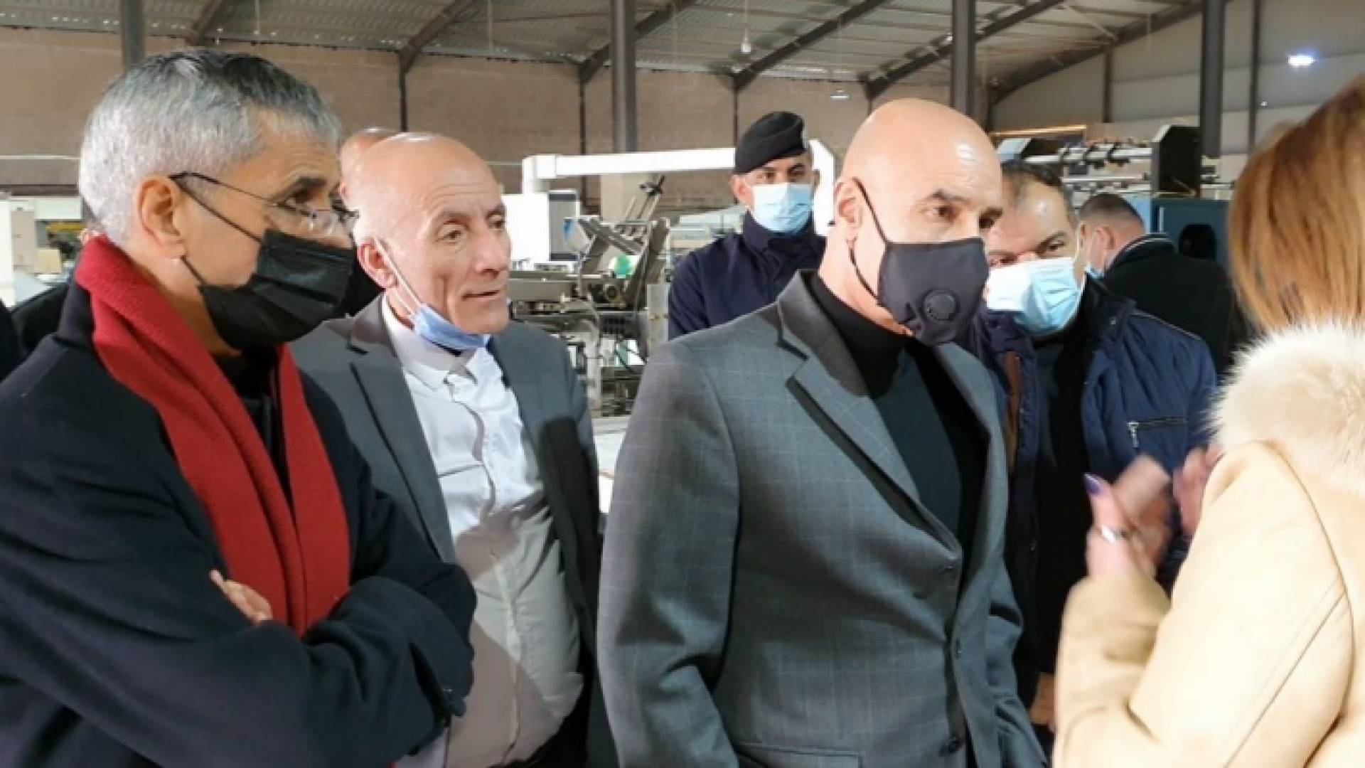 وزير الاستثمار خلال الزيارة