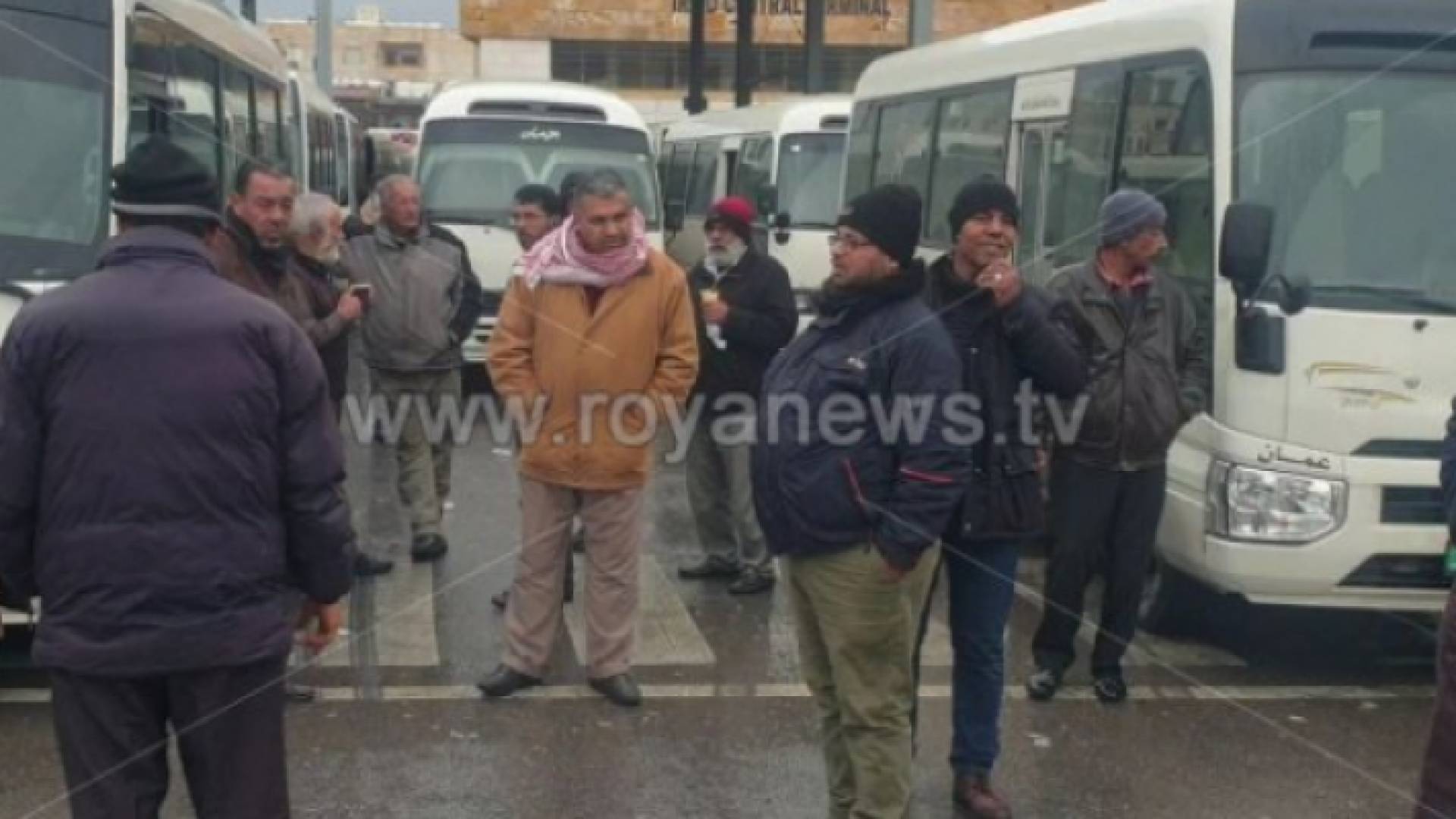 عاملون في القطاع العام