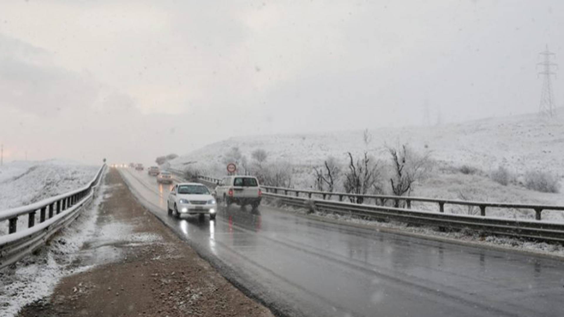 "الاشغال": نثر الملح على الطرق المتوقع أن تشهد تشكل للانجماد