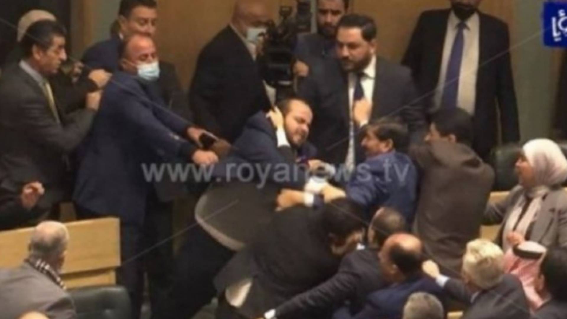 مشاجرة النواب