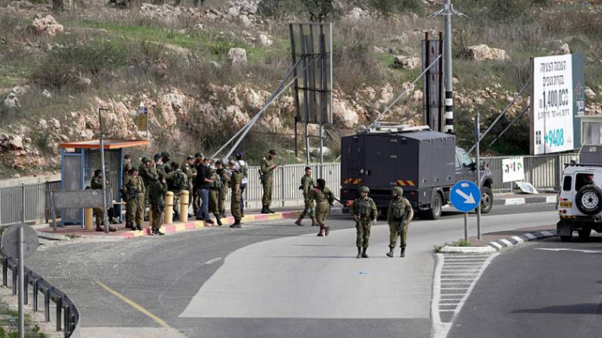 جنود الاحتلال بالقرب من مستوطنة جيتي أفيشار في الضفة الغربية - ارشيفية