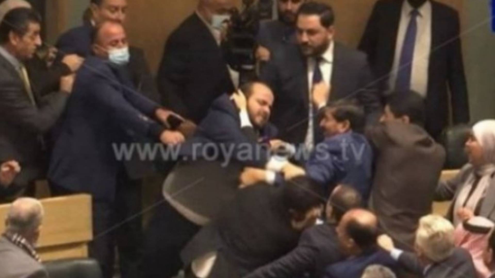 مشاجرة النواب