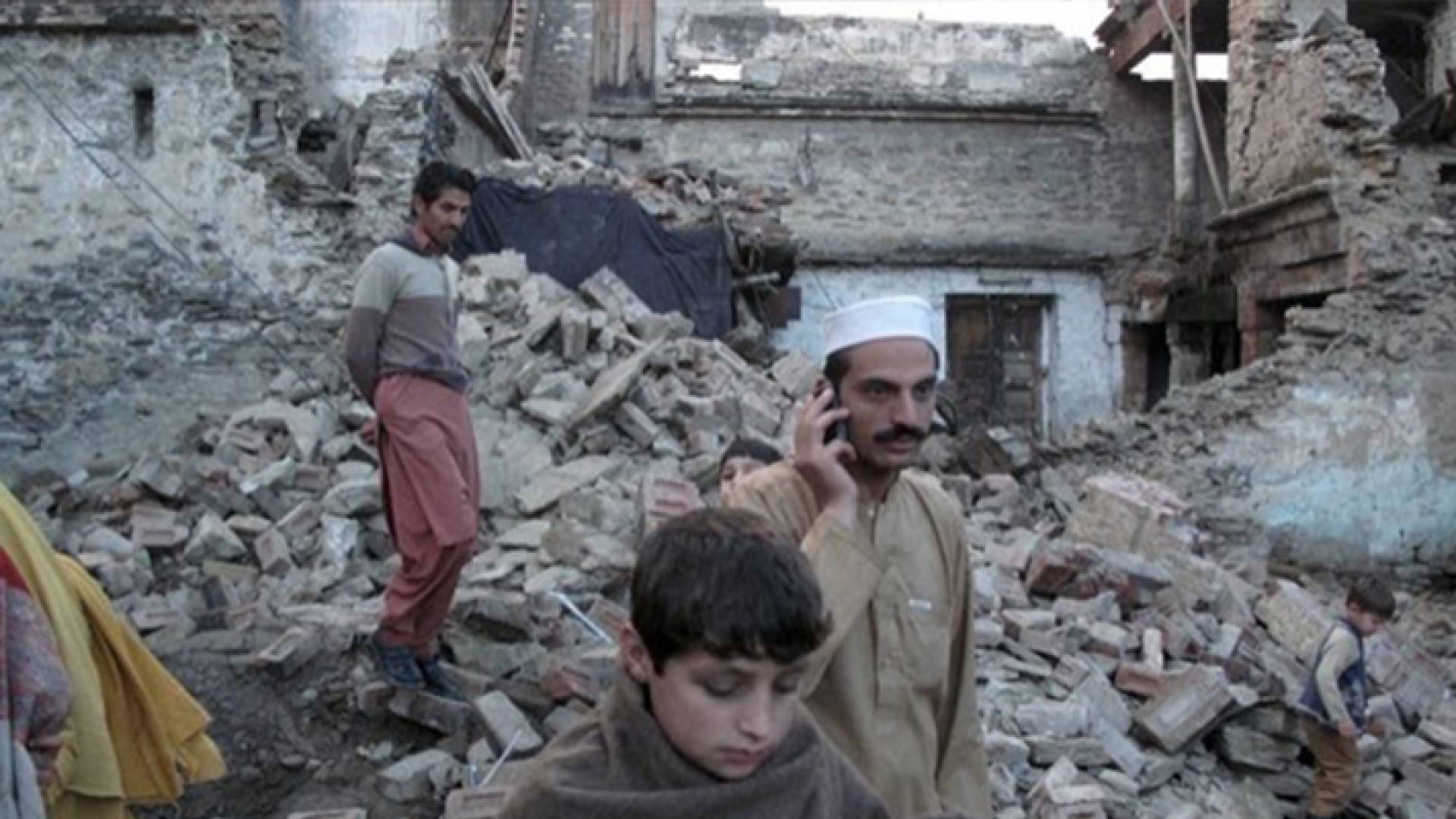 مقتل 12 شخصًا على الأقلّ في زلزال ضرب أفغانستان