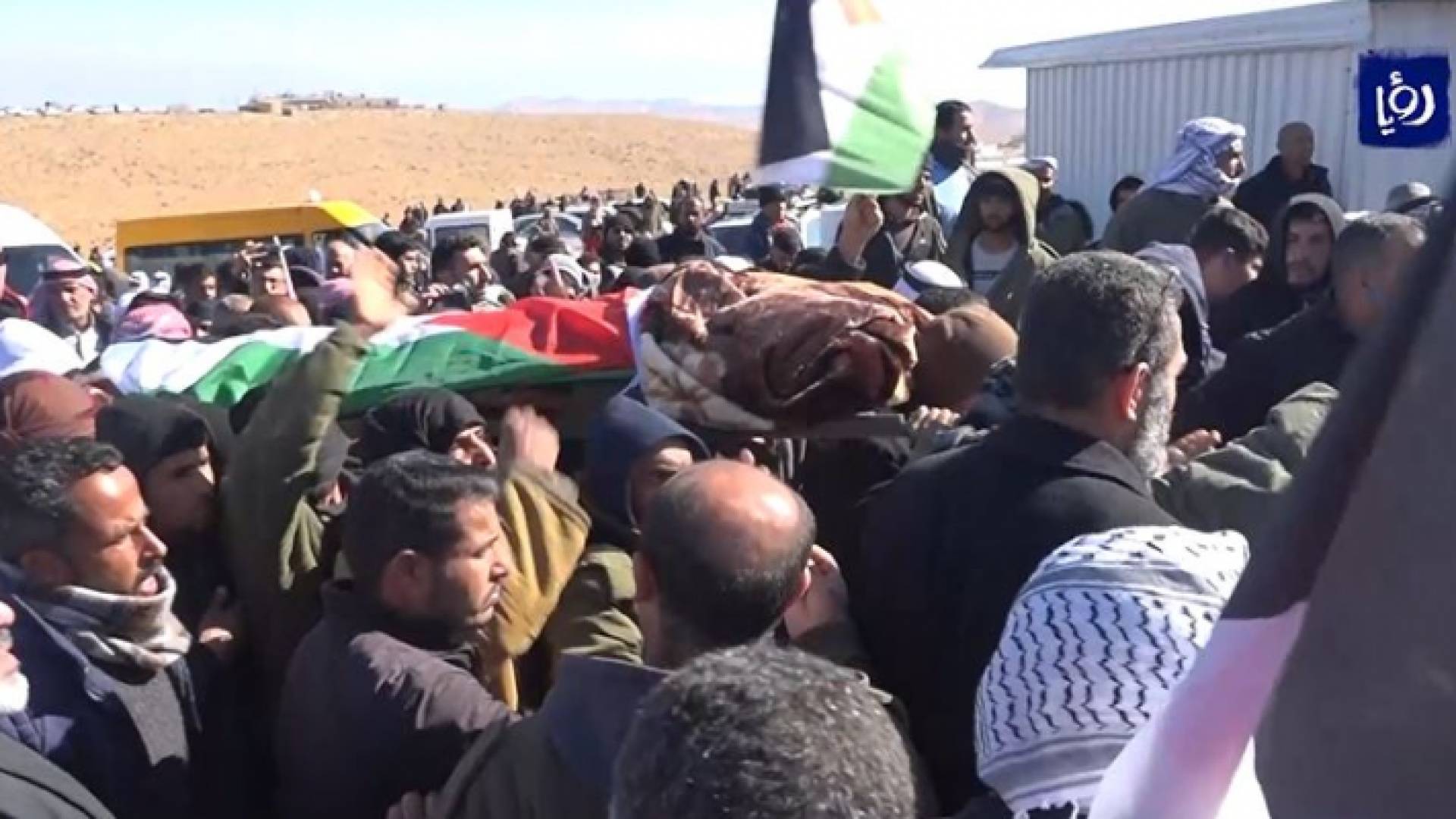 مئات الفلسطينيين يشيعون جثمان الشيخ سليمان الهذالين