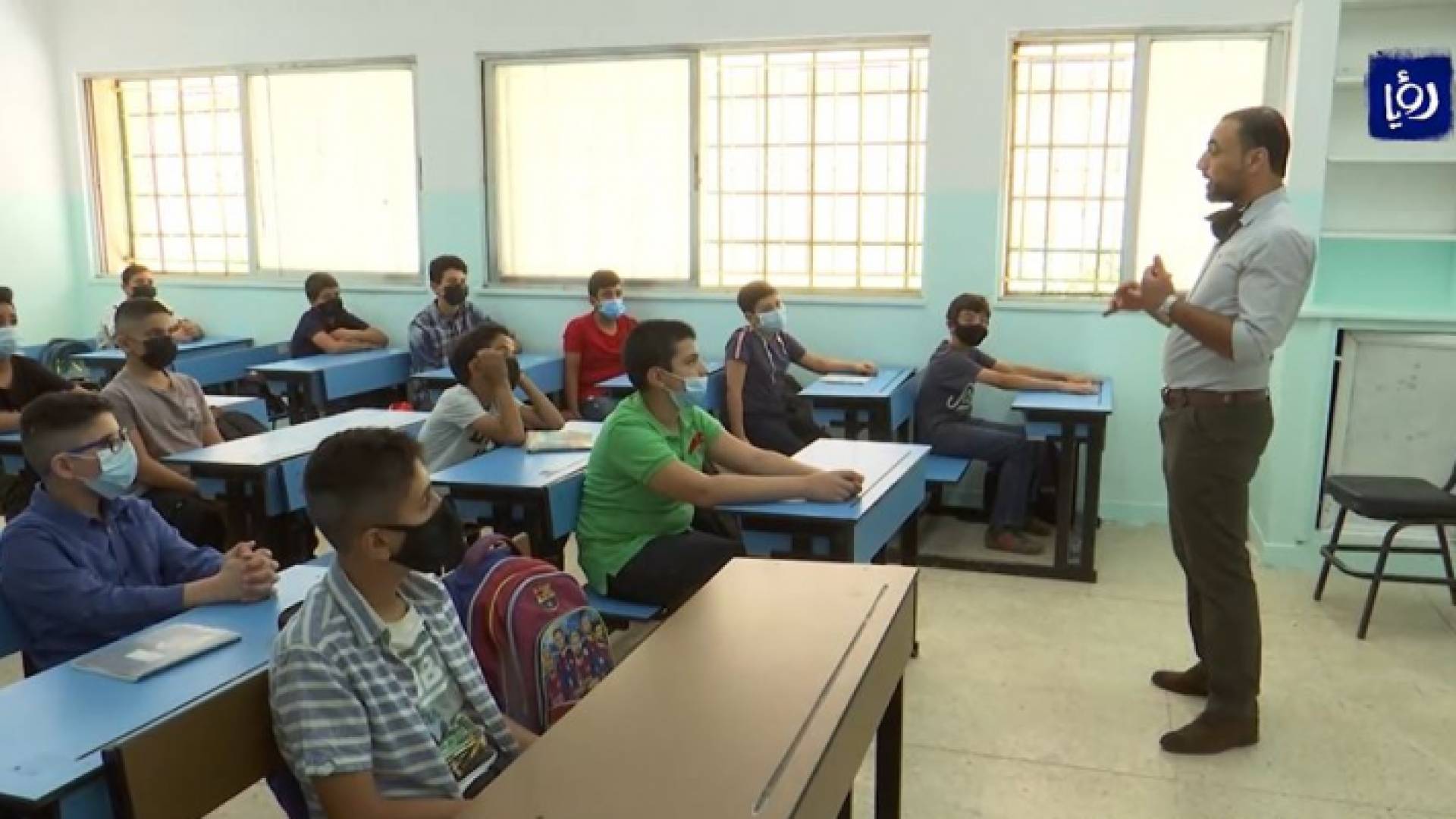 طلبة داخل الغرفة الصفية - ارشيفية