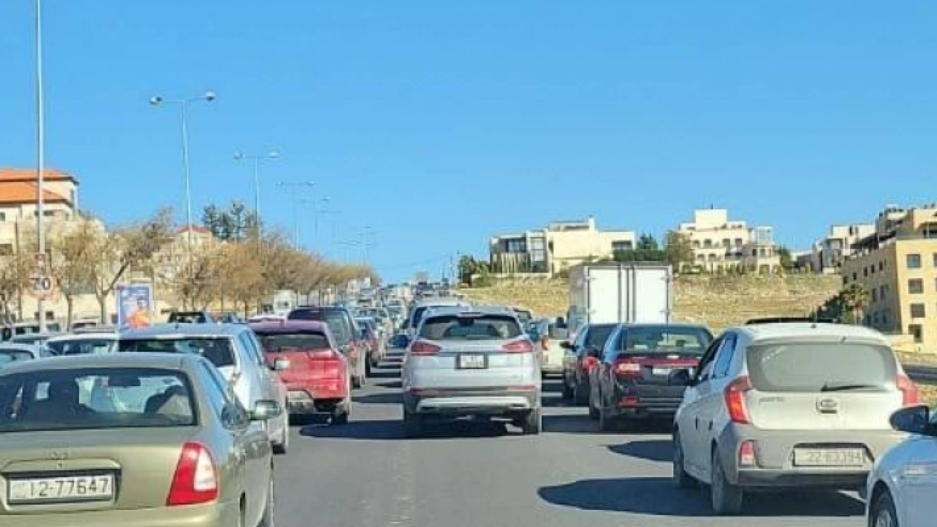 أزمة في أحد شوارع العاصمة عمان