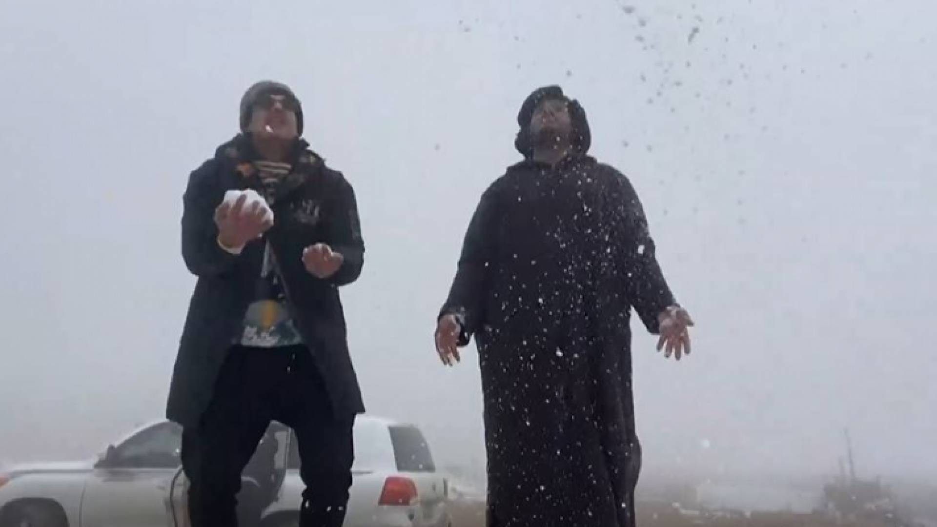 ثلوج في جبل اللوز بتبوك شمال السعودية