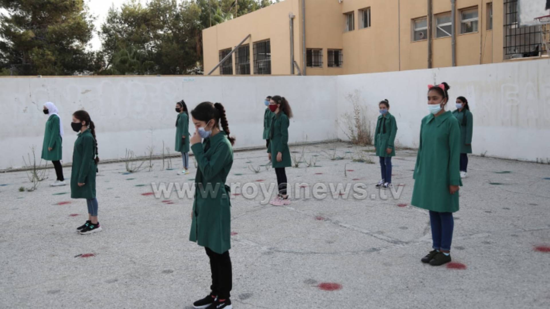 طالبات في إحدى المدارس الحكومية