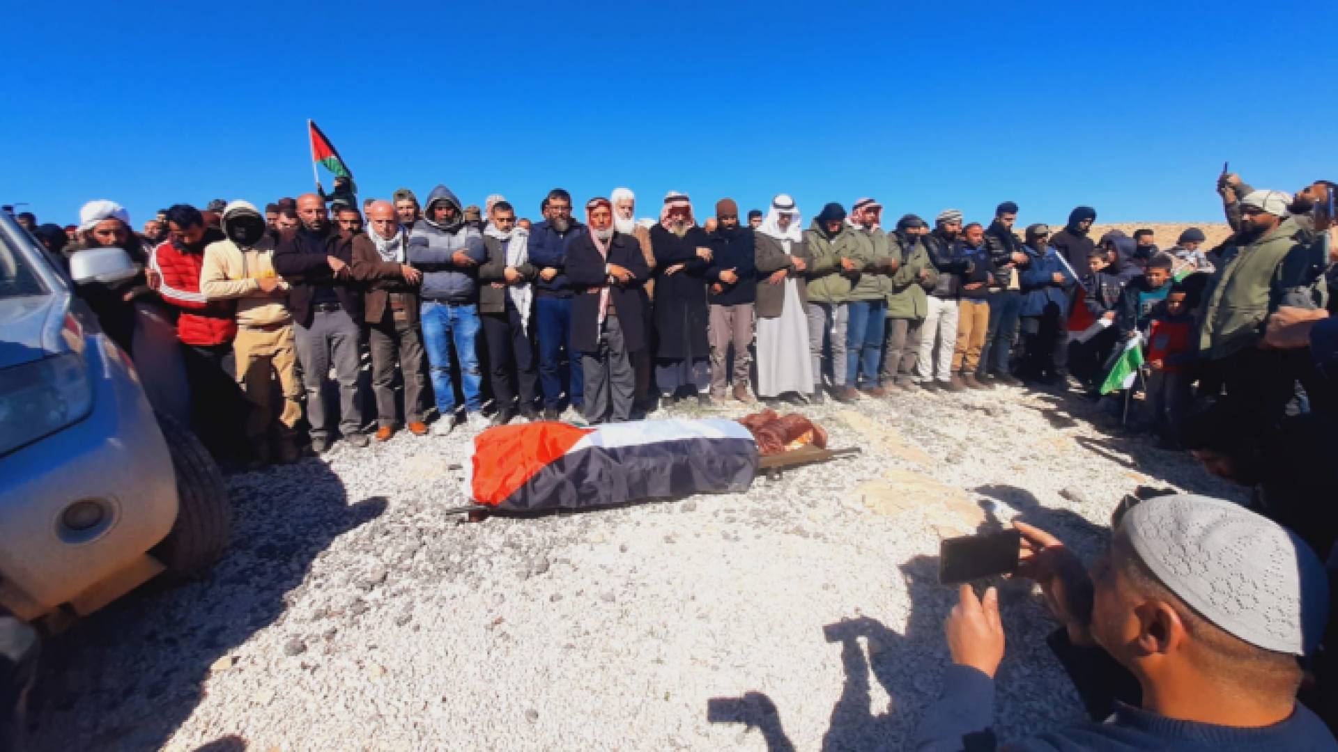 مئات الفلسطينيين يشيعون جثمان الشيخ سليمان الهذالين