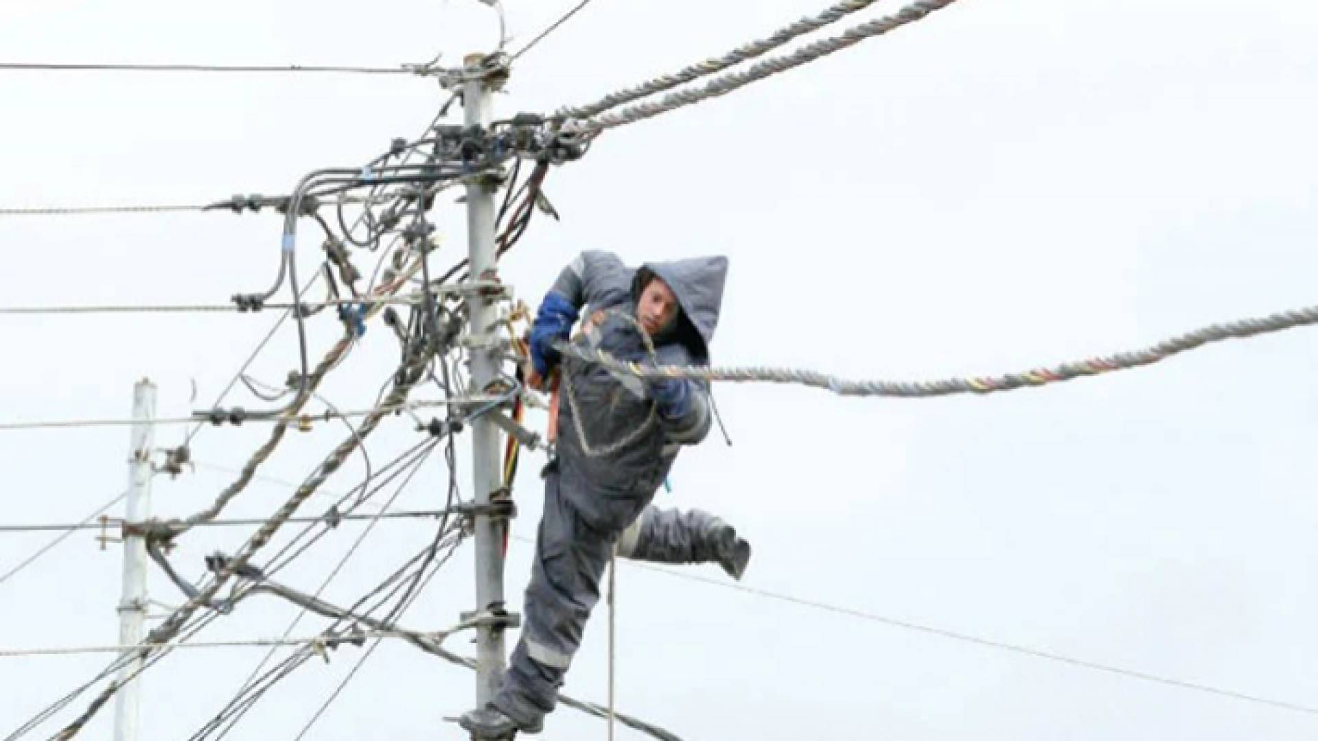 توزيع الكهرباء تتعامل مع انقطاعات محدودة بالجنوب