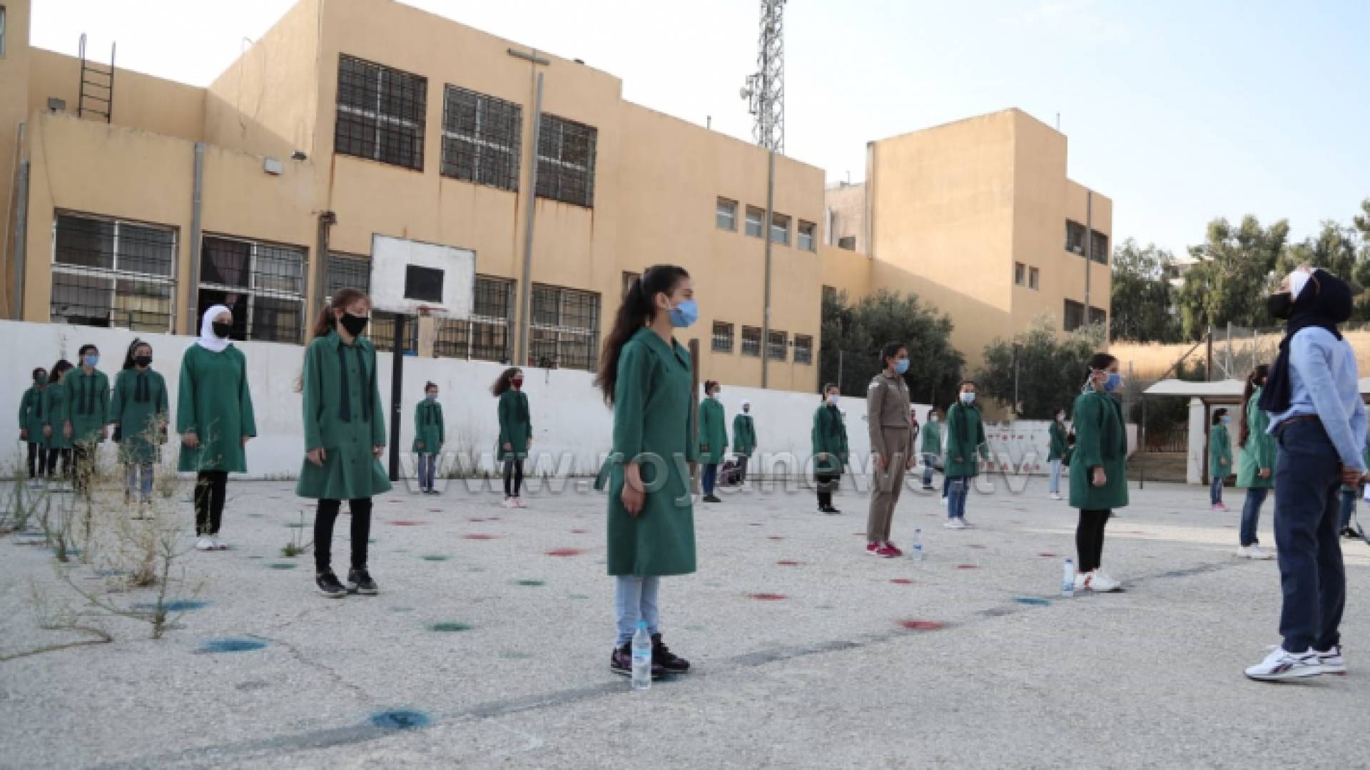 طالبات في إحدى المدارس الحكومية