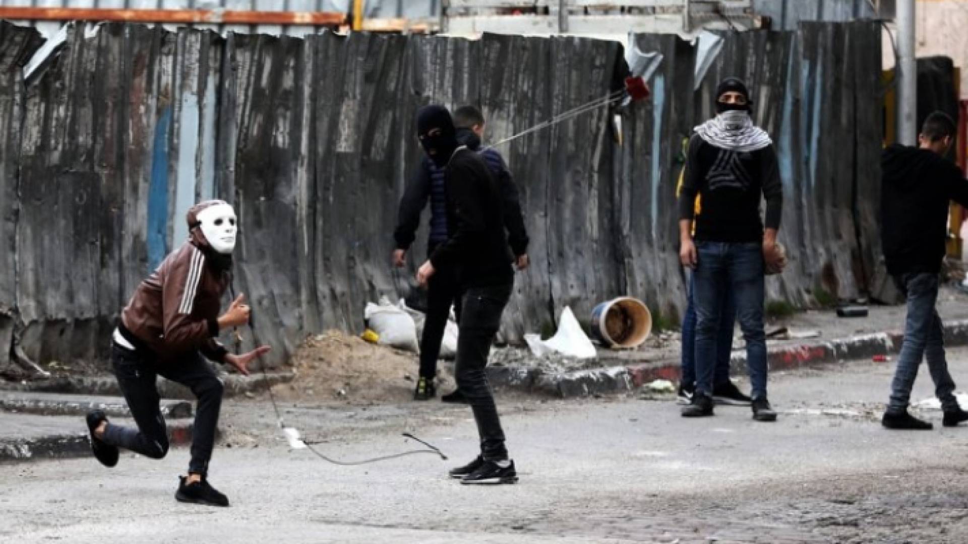 شبان فلسطينيون في مواجهات مع الاحتلال في كفر قدوم