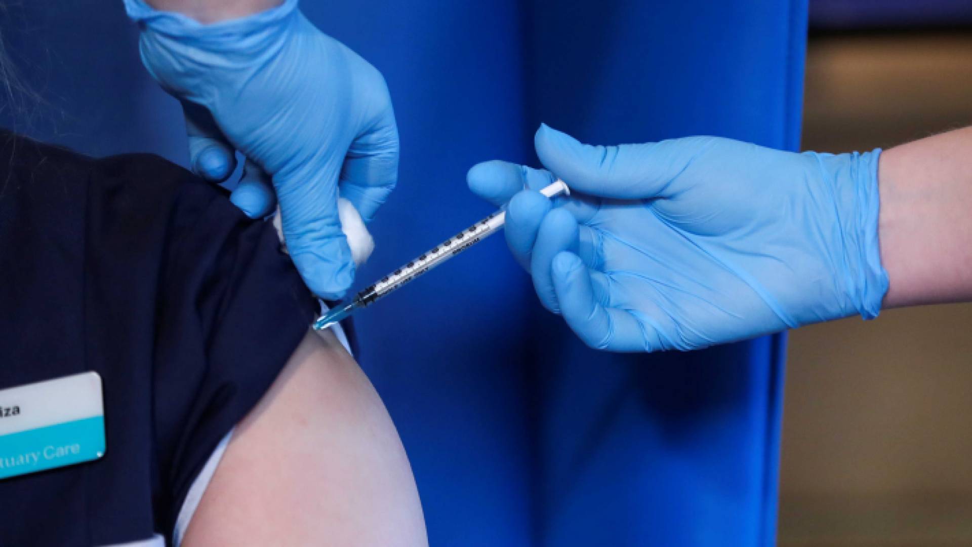 تلقي لقاح كورونا