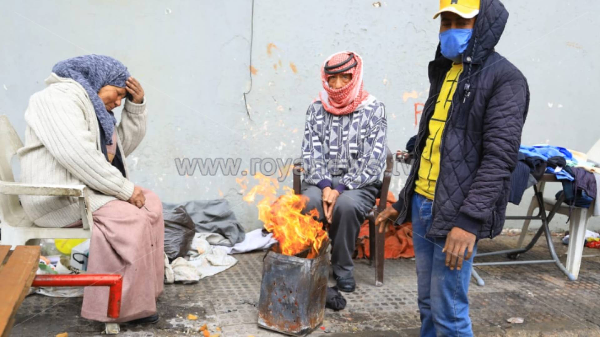 عائلة خلال المنخفض الجوي