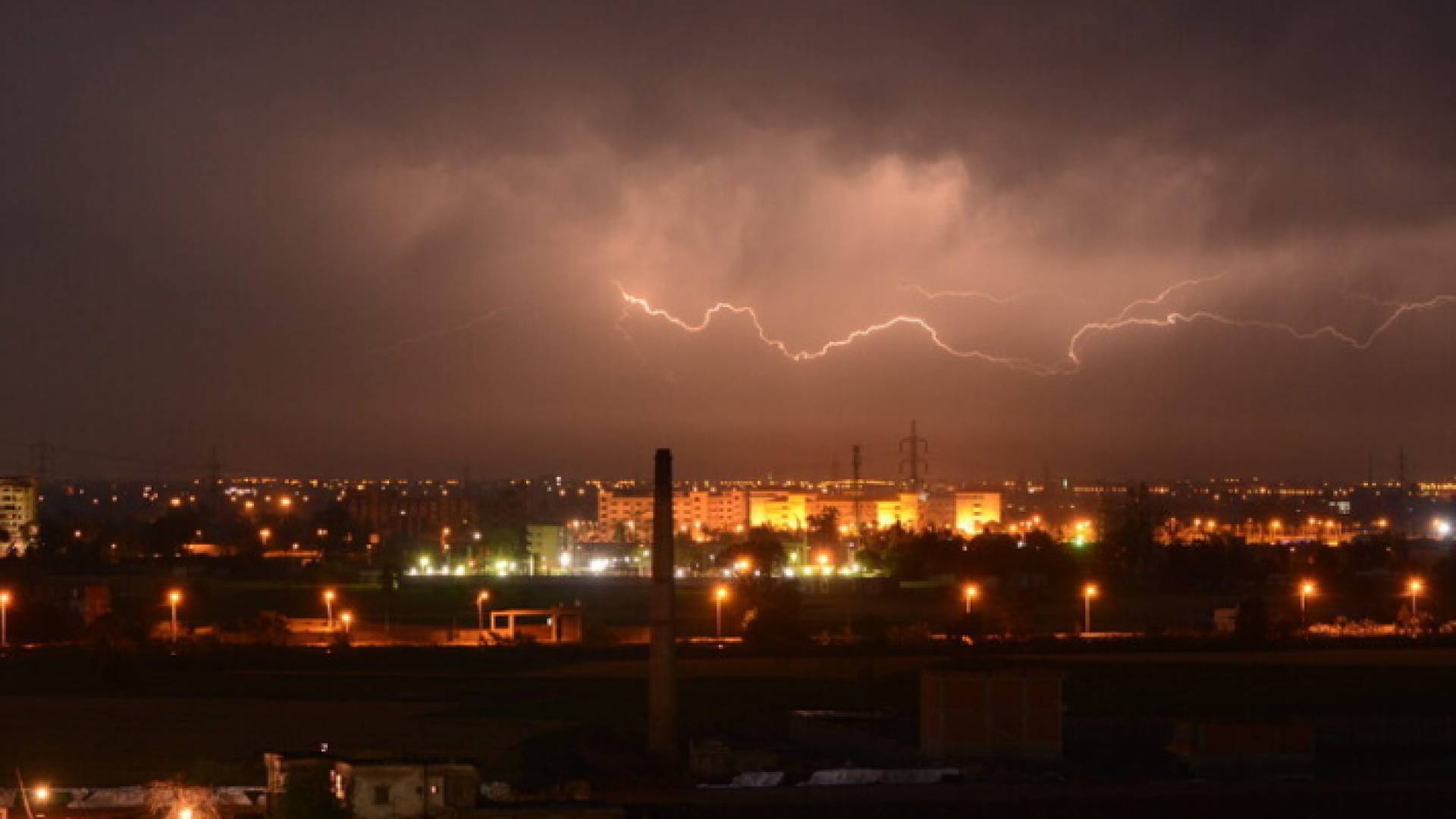 منخفض جوي يؤثر على مصر بشدة