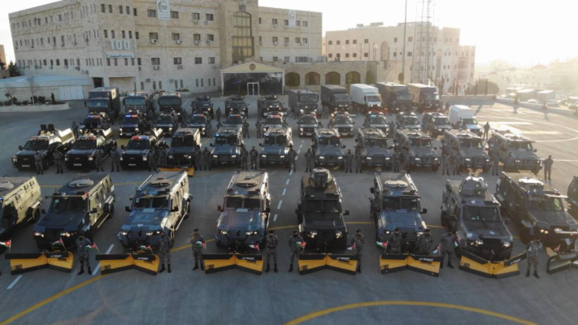 كوادر وآليات مديرية الأمن العام