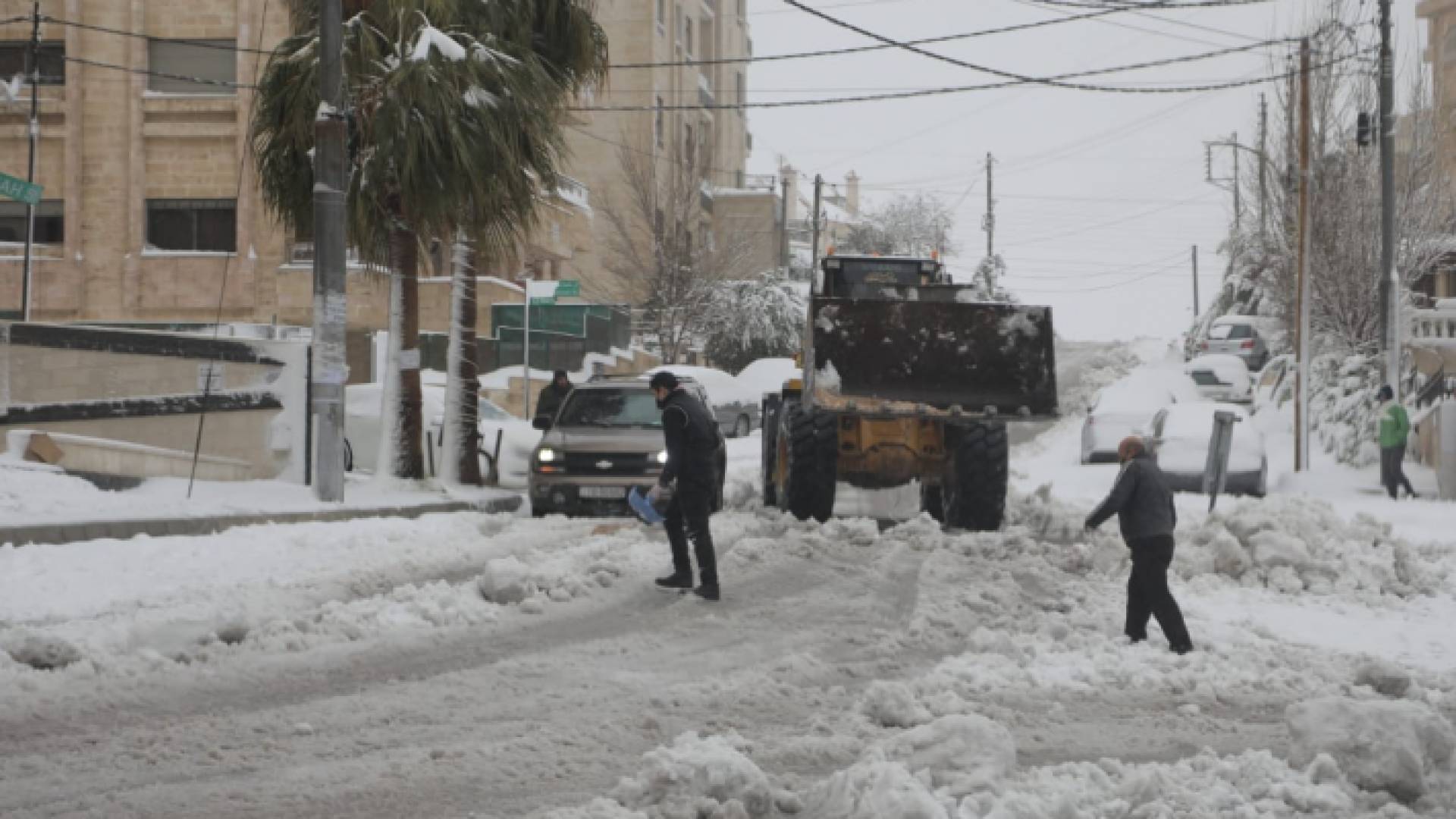 من الثلوج في العاصمة عمان