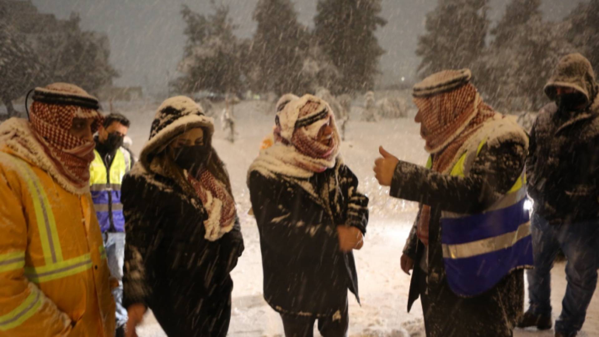 وزير الاشغال يدعو المواطنين لعدم الخروج من المنازل