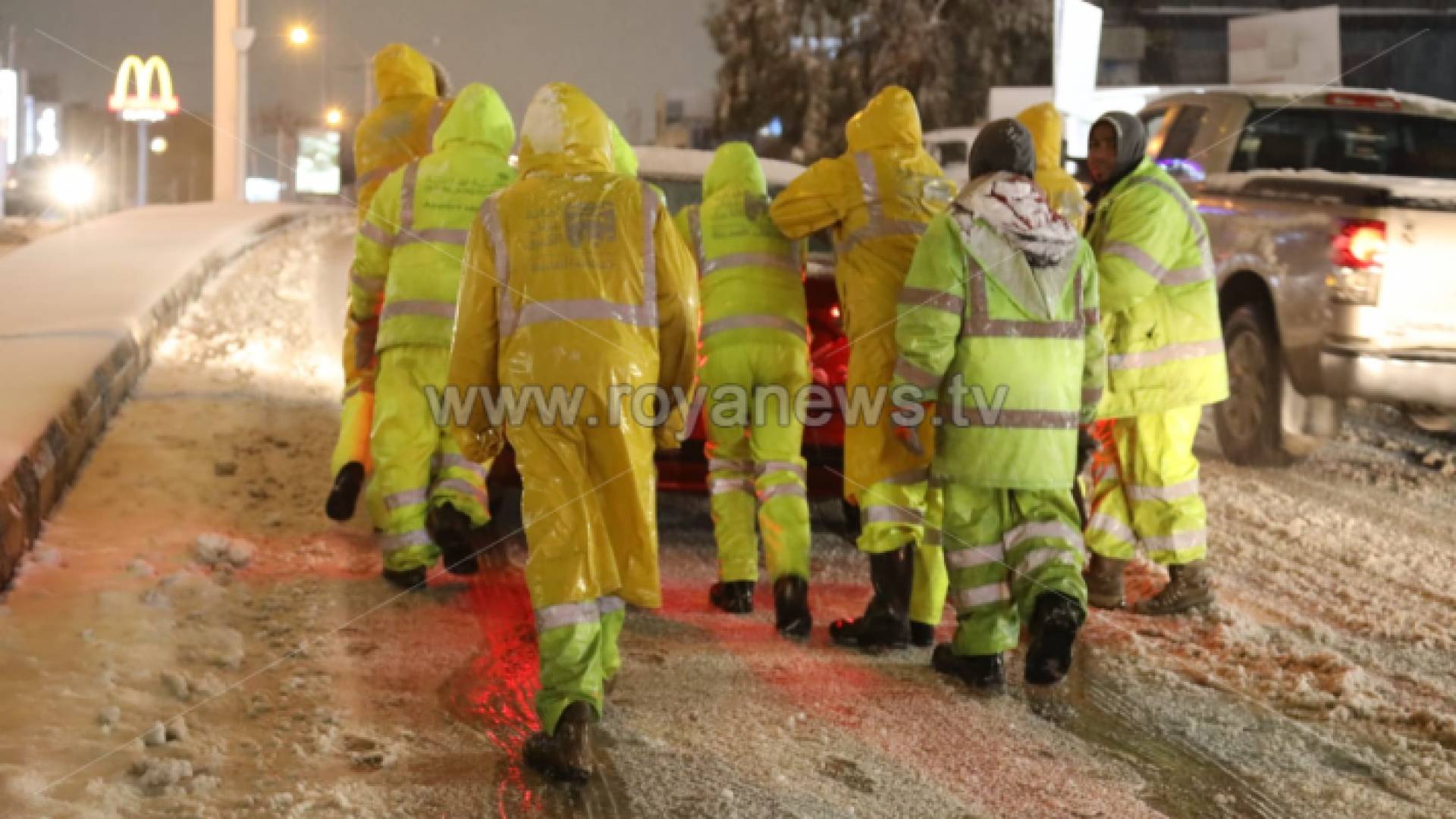 كوادر أمانة عمان خلال المنخفض