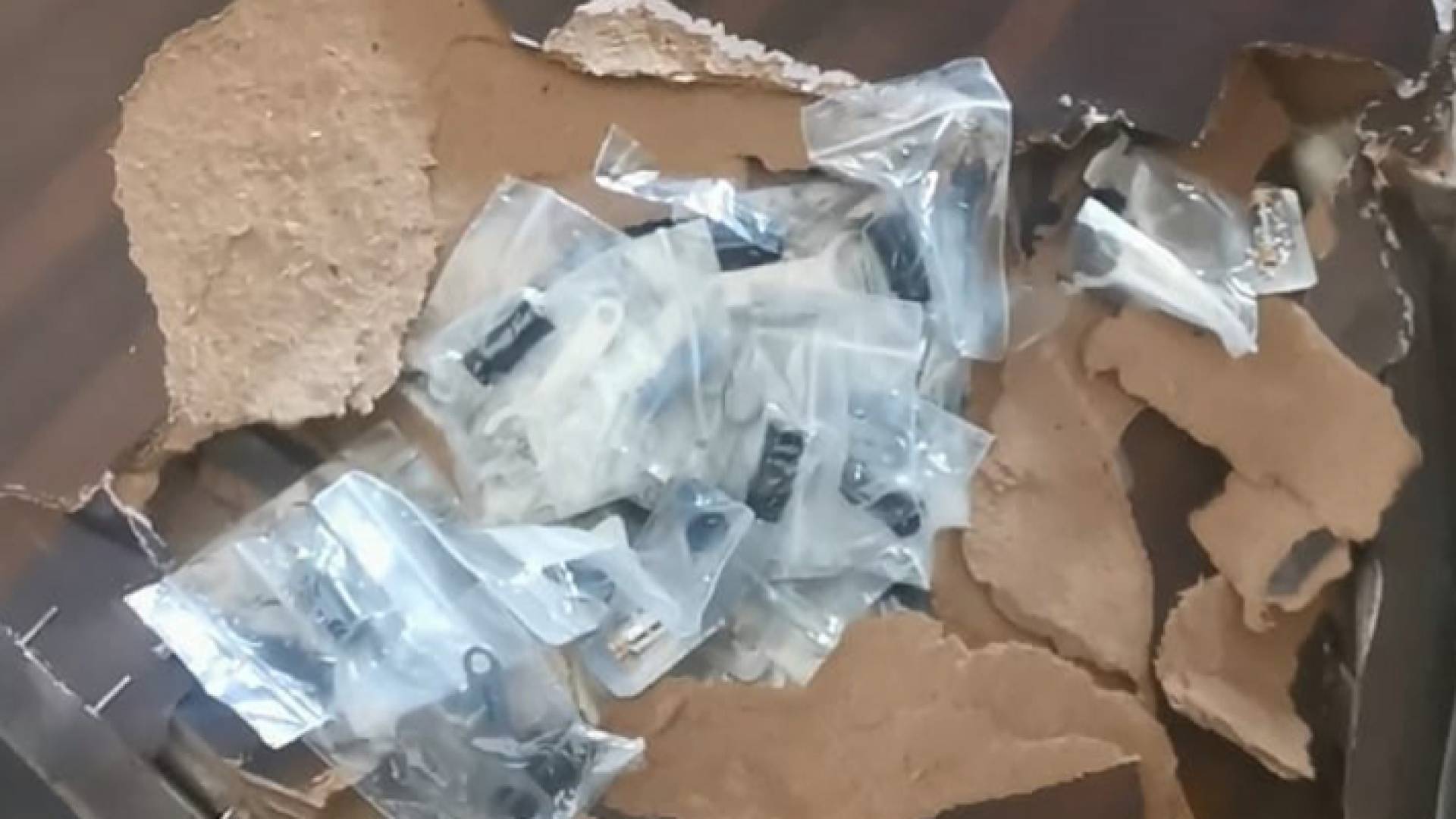 احباط تهريب أراجيل وسجائر الكترونية ولوازمها في جمرك العمري