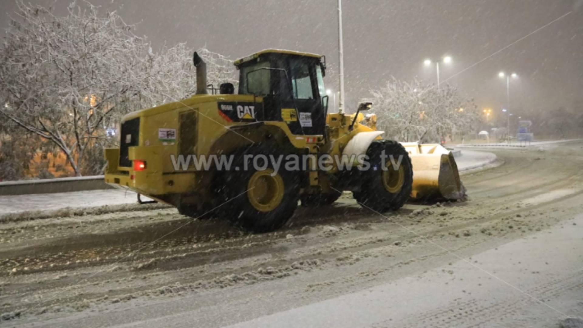 آلية خلال تساقط الثلوج