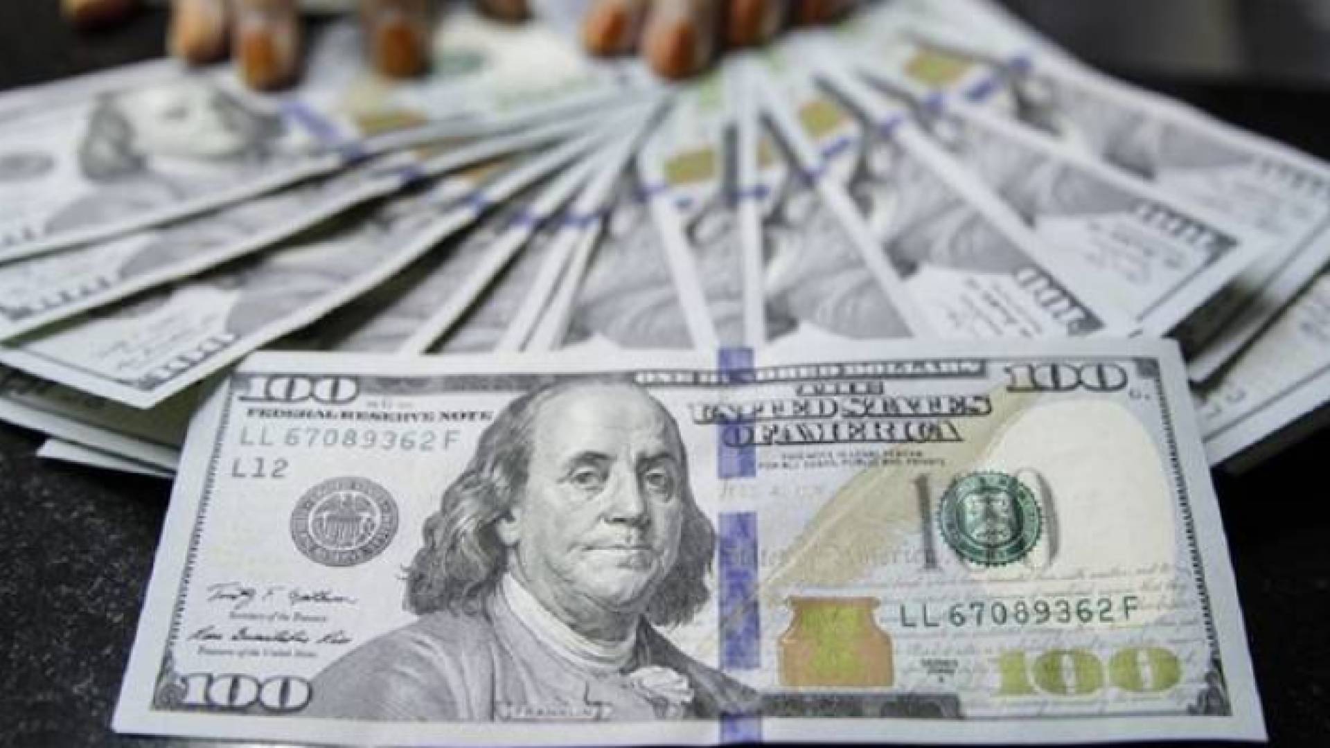 الدولار الأمريكي