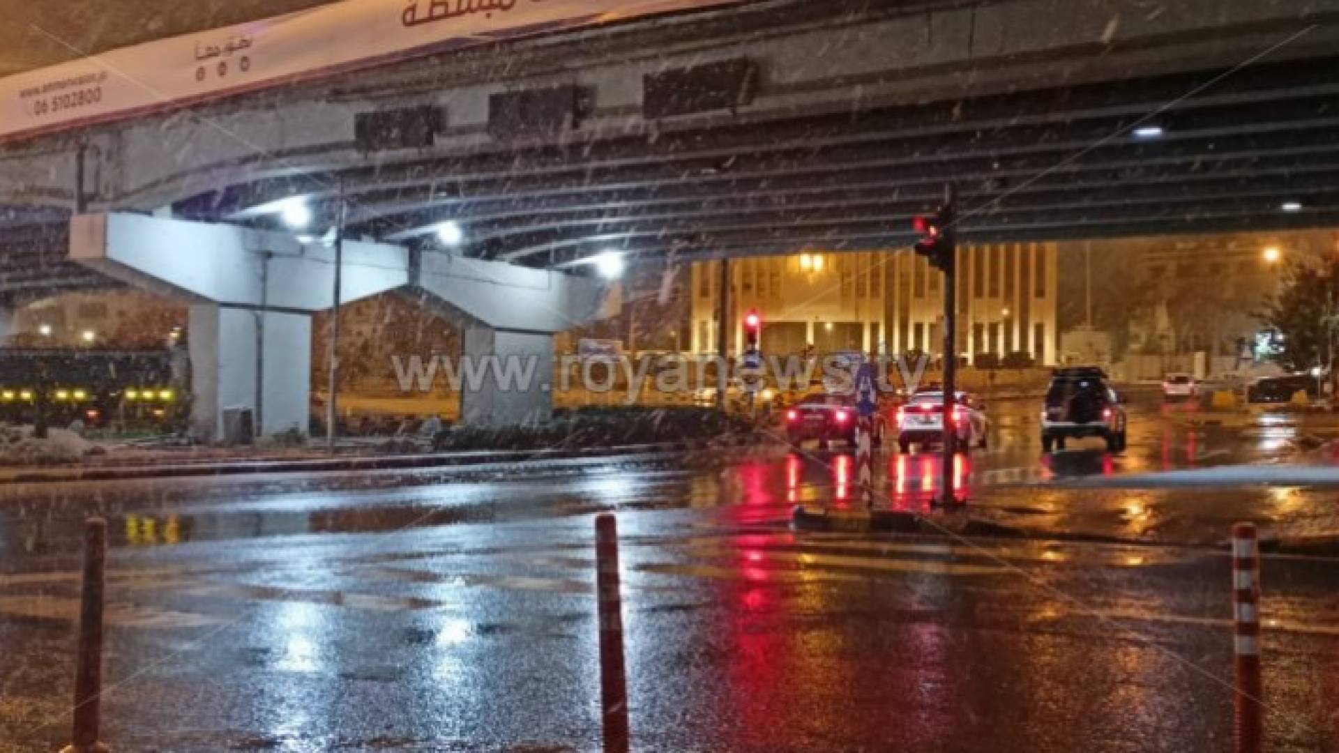 تساقط الثلوج في أحد شوارع العاصمة عمان - أرشيفية