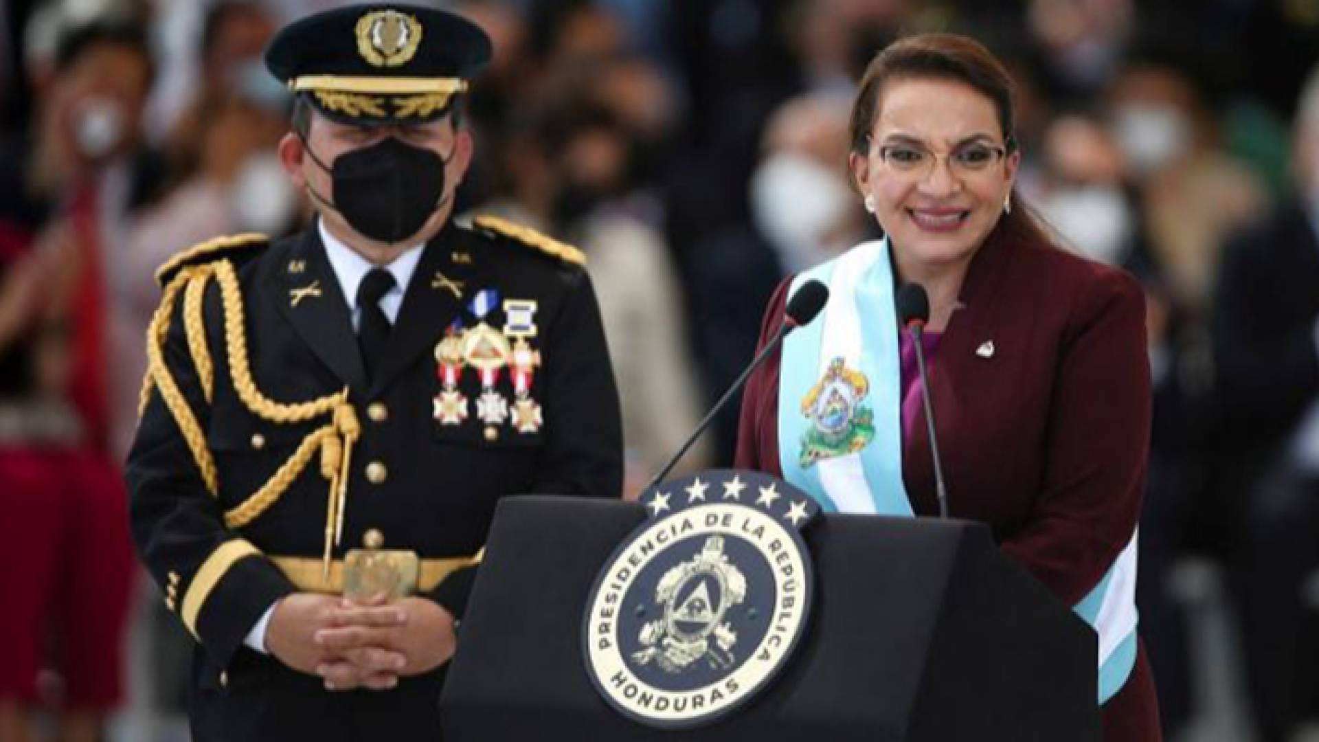 شيومارا كاسترو خلال حفل تنصيبها كأول رئيسة لهندوراس