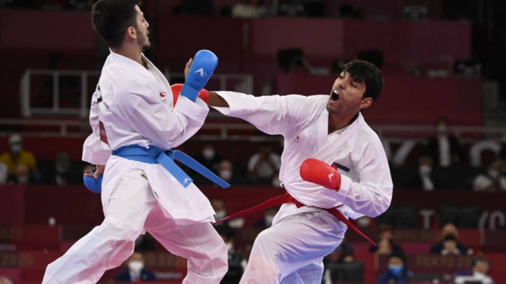 لاعب المنتخب الوطني للكراتيه عبدالرحمن المصاطفة المتوج بالميدالية البرونزية في أولمبياد طوكيو