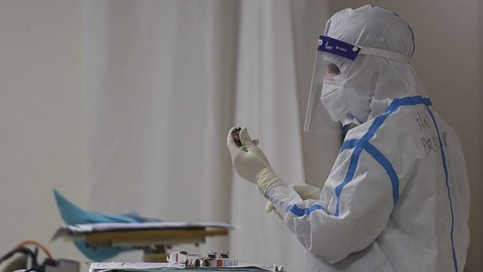 أحد العاملين في القطاع الطبي